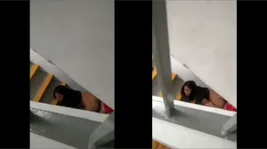 Quay lén cặp đôi vụng trộm ở thang bộ chung cư bị phát hiện